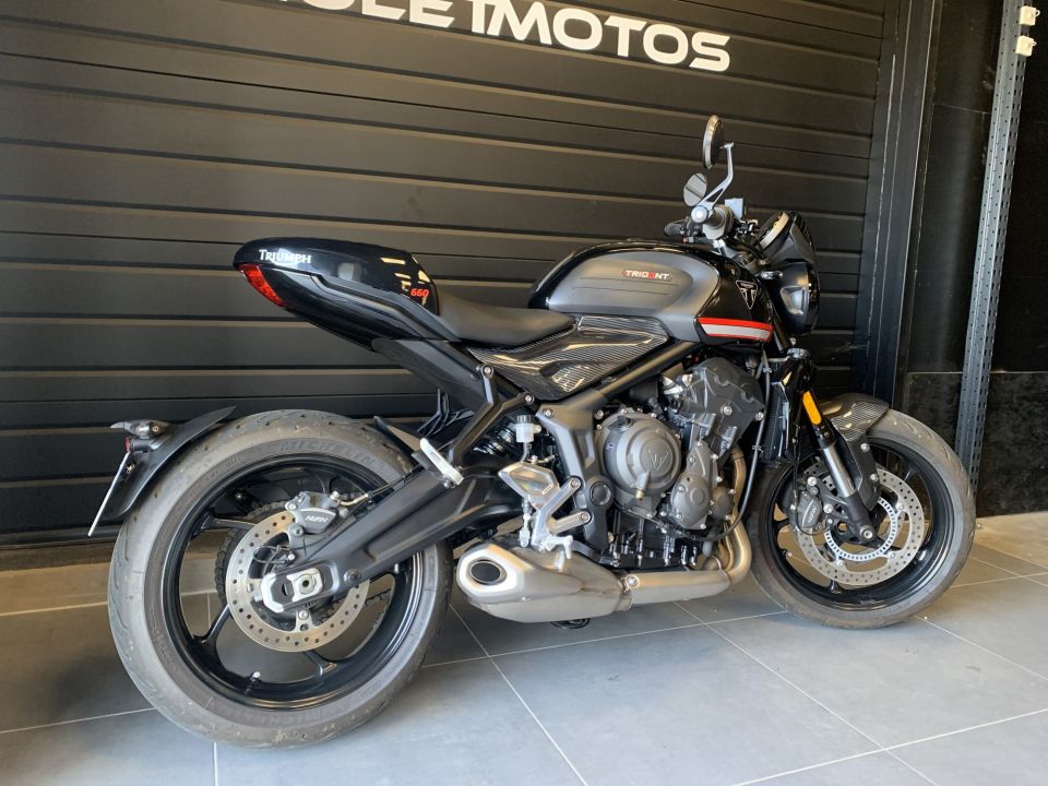 TRIUMPH TRIDENT 660 12