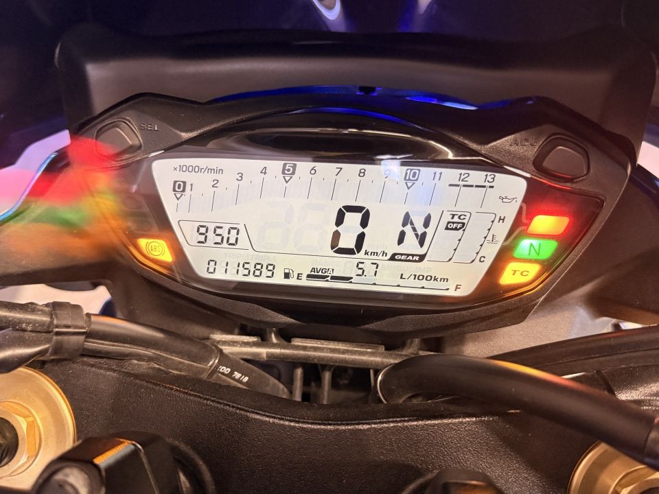 SUZUKI GSX-S 750 27
