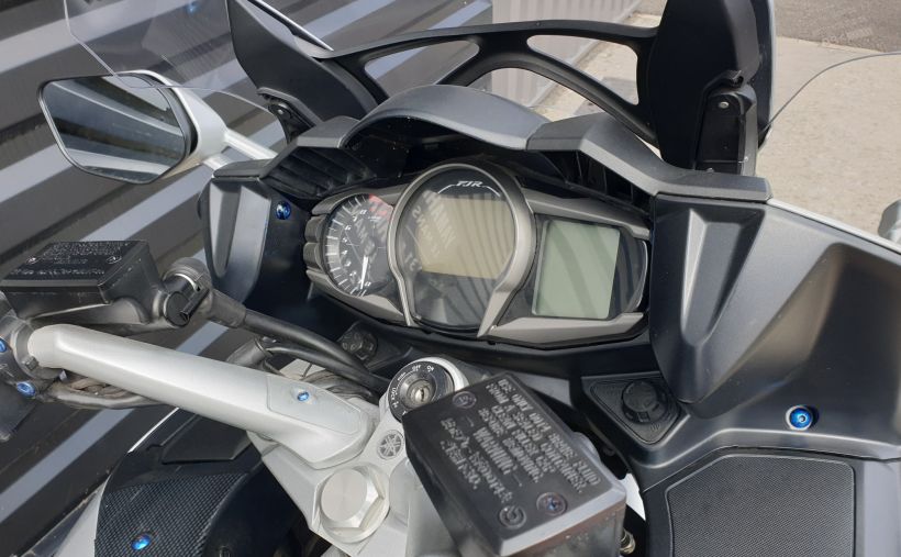 YAMAHA FJR 1300 AE 25