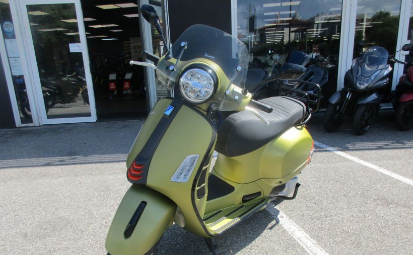 VESPA GTS 300 SUPER 1