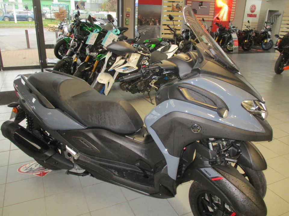 YAMAHA TRICITY 300 10