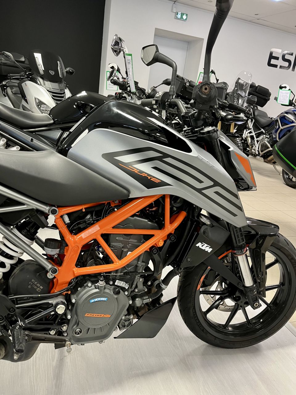 KTM 125 DUKE ABS 10