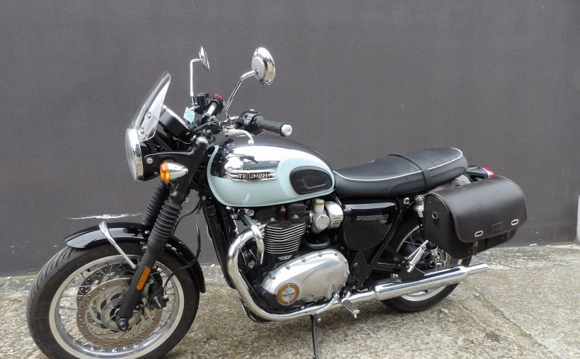 TRIUMPH BONNEVILLE T120 6