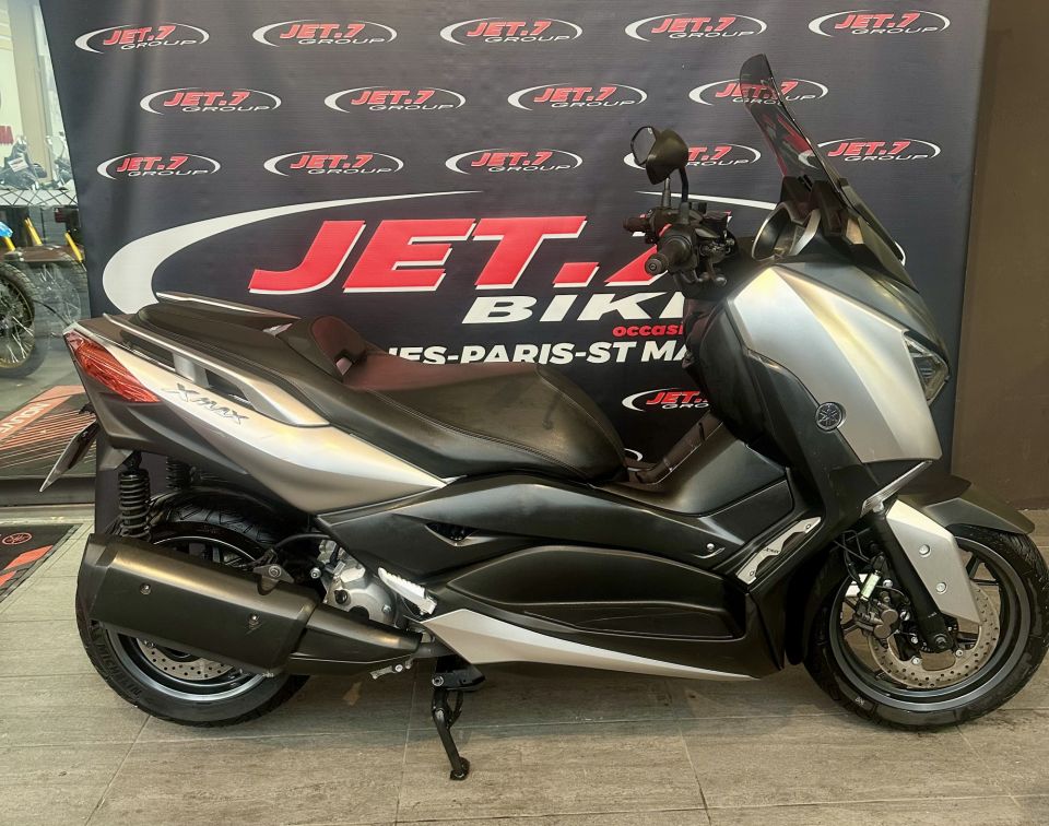 YAMAHA XMAX 300 0