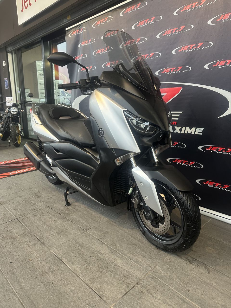 YAMAHA XMAX 300 2