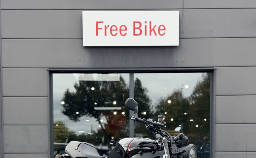 YAMAHA XSR 900 0