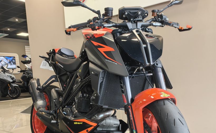KTM 1290 SUPER DUKE R 6