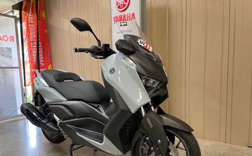 YAMAHA XMAX 300 TECH MAX + 0