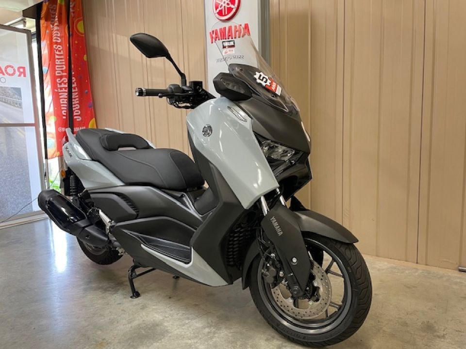 YAMAHA XMAX 300 TECH MAX + 0