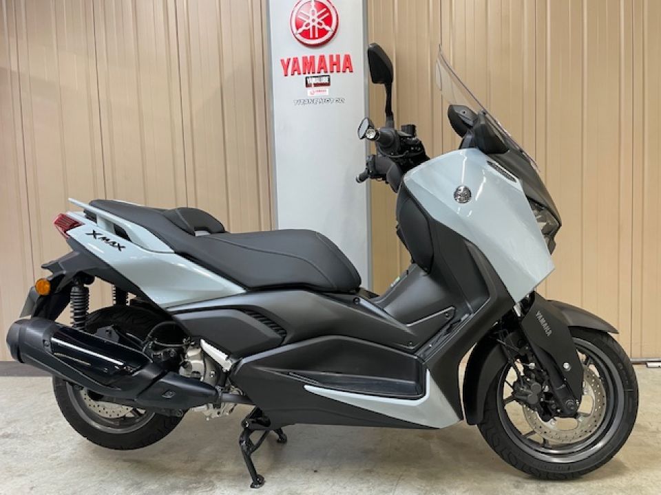 YAMAHA XMAX 300 TECH MAX + 1