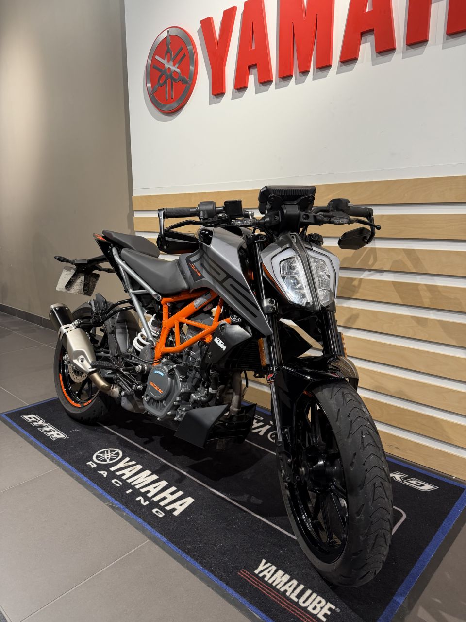 KTM 125 DUKE ABS 1