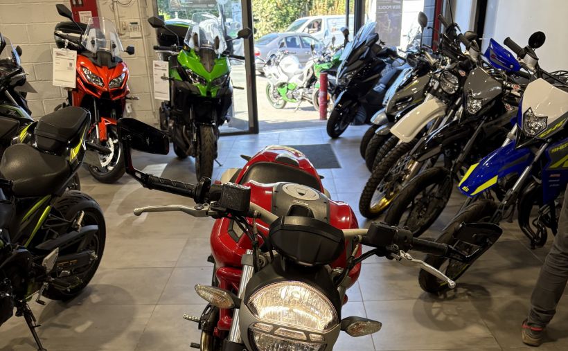 DUCATI MONSTER 796 1