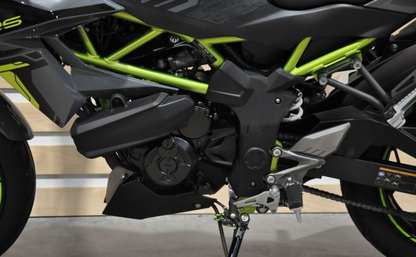 KAWASAKI Z-125 11