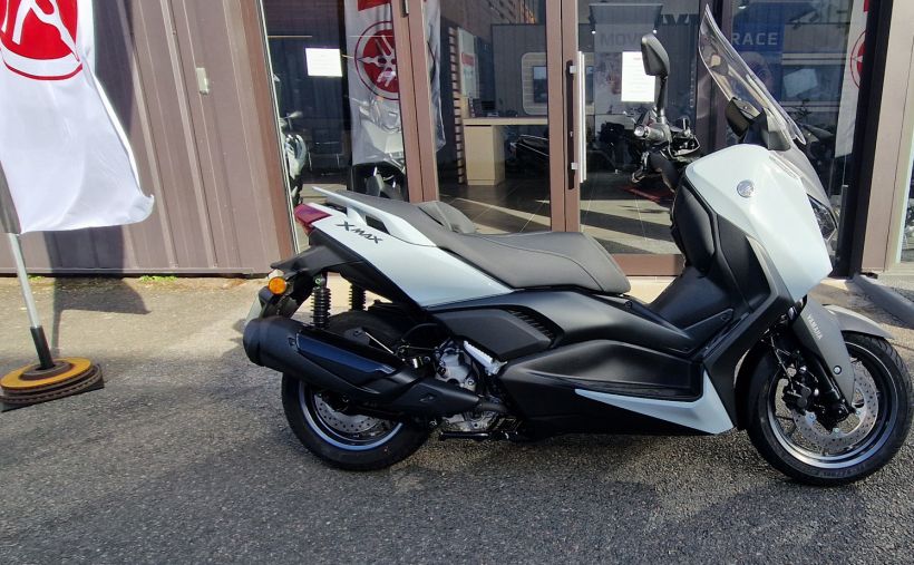 YAMAHA XMAX 300 Tech Max 0