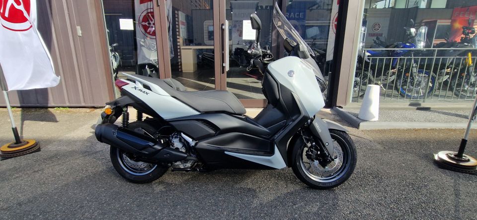 YAMAHA XMAX 300 Tech Max 0