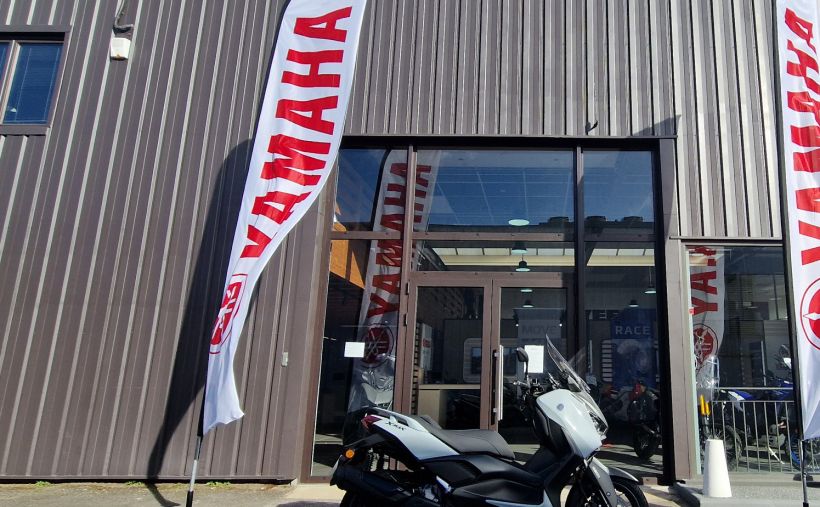 YAMAHA XMAX 300 Tech Max 3