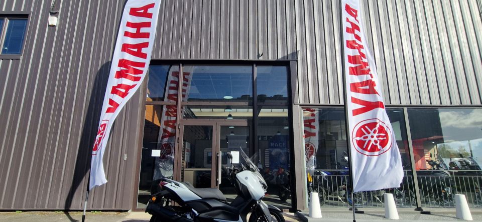 YAMAHA XMAX 300 Tech Max 3