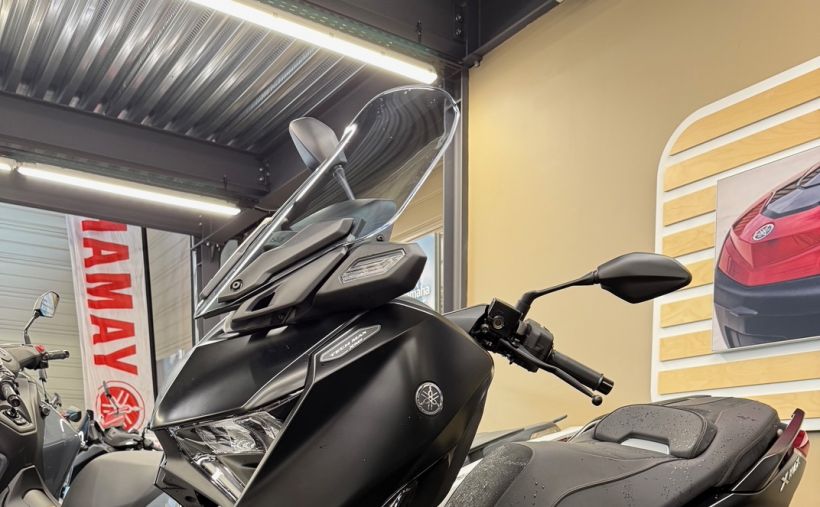 YAMAHA XMAX 300 Tech Max 4