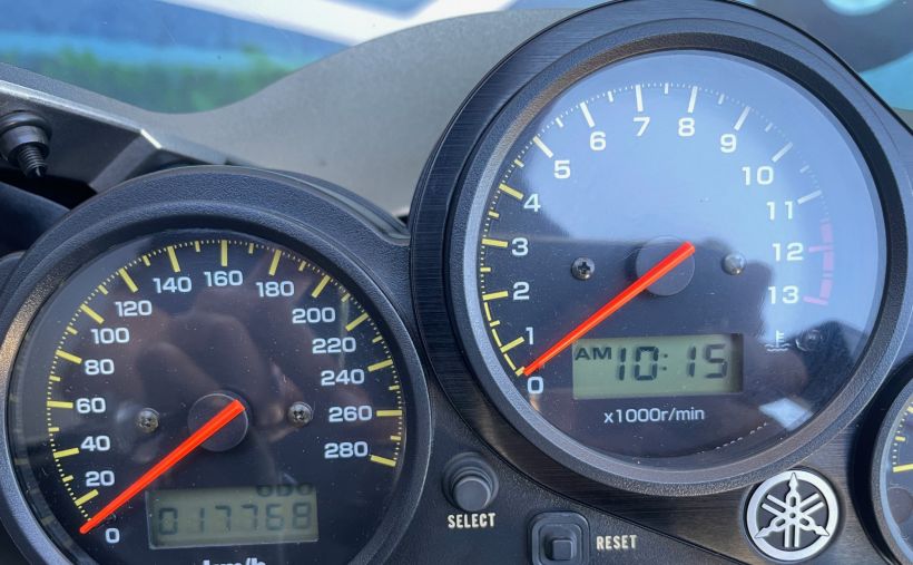YAMAHA FZS FAZER 1000 3