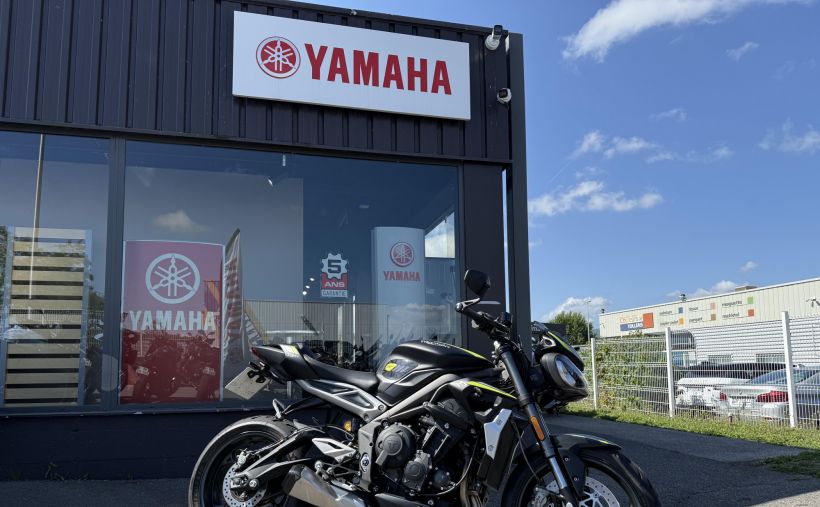 TRIUMPH STREET TRIPLE 765 RS 2