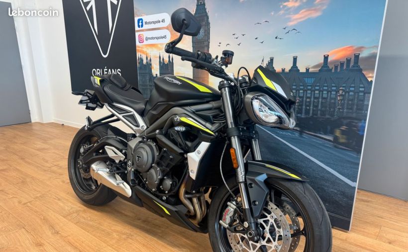 TRIUMPH STREET TRIPLE 765 RS 3