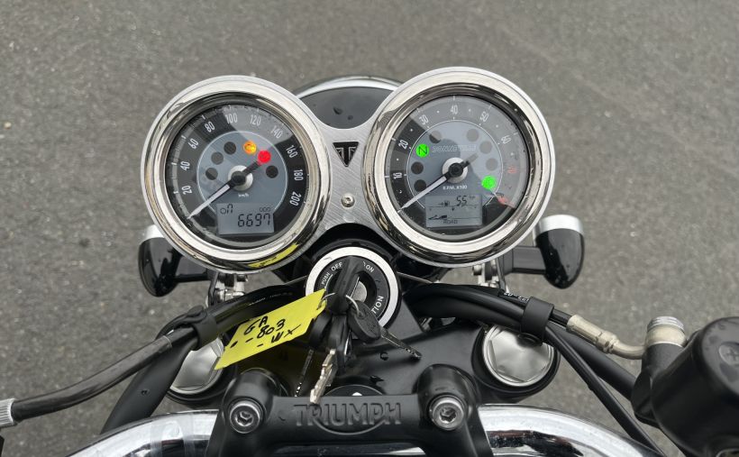 TRIUMPH BONNEVILLE T120 26