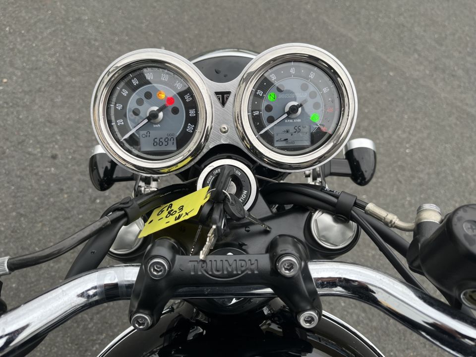 TRIUMPH BONNEVILLE T120 26