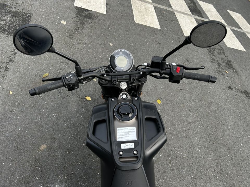 HUSQVARNA SVARTPILEN 125 ABS 13