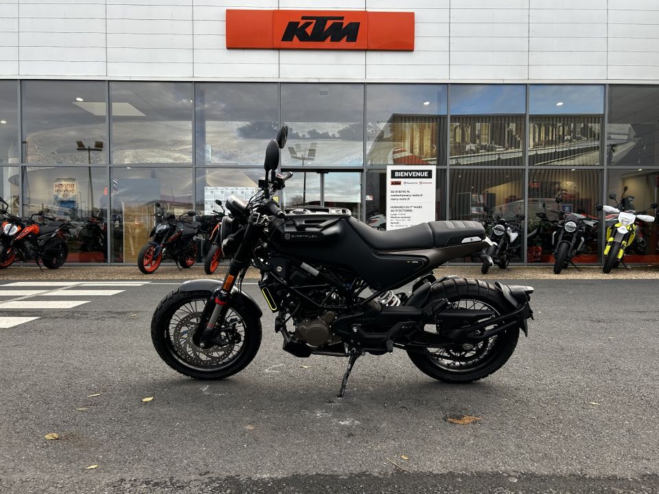 HUSQVARNA SVARTPILEN 125 ABS 26