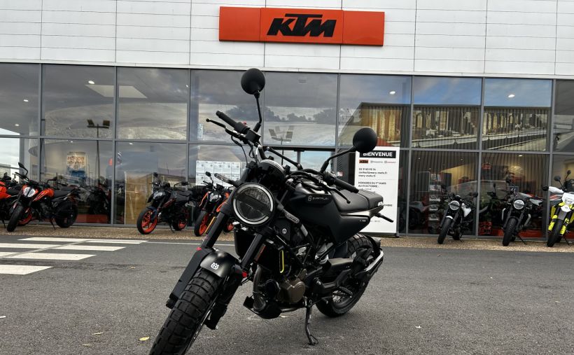 HUSQVARNA SVARTPILEN 125 ABS 4