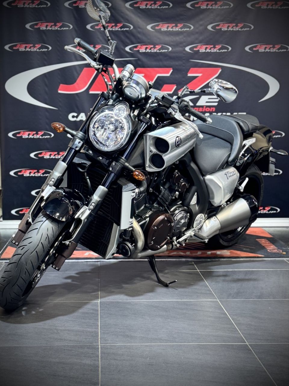 YAMAHA V-MAX 1700 0