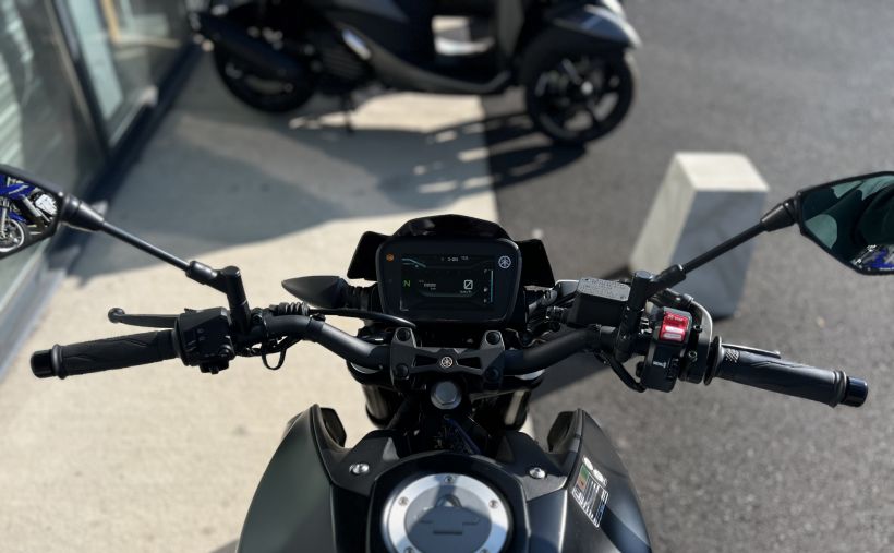 YAMAHA MT-125 ABS 6