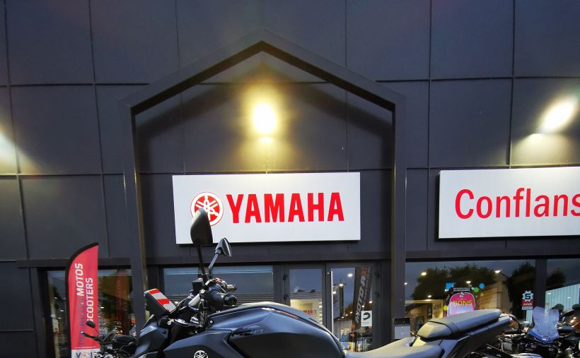 YAMAHA MT-07 Y-AMT 1