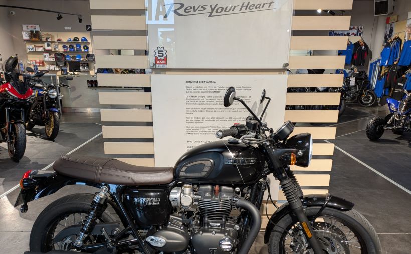 TRIUMPH BONNEVILLE T120 1