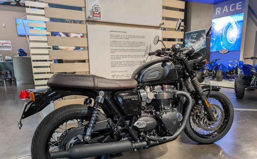 TRIUMPH BONNEVILLE T120 2
