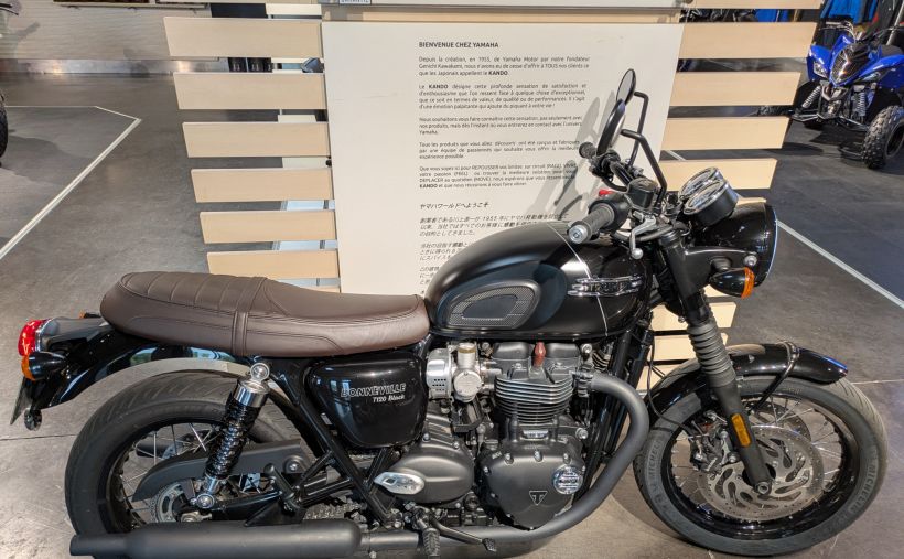 TRIUMPH BONNEVILLE T120 3