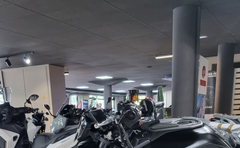 YAMAHA MT-09 4