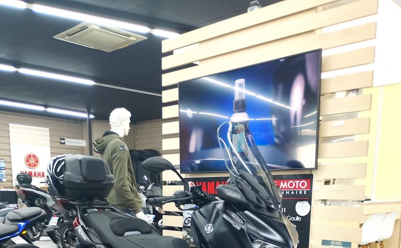 YAMAHA XMAX 300 Tech Max 1