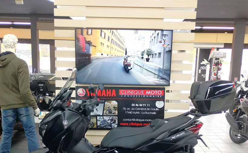 YAMAHA XMAX 300 Tech Max 3