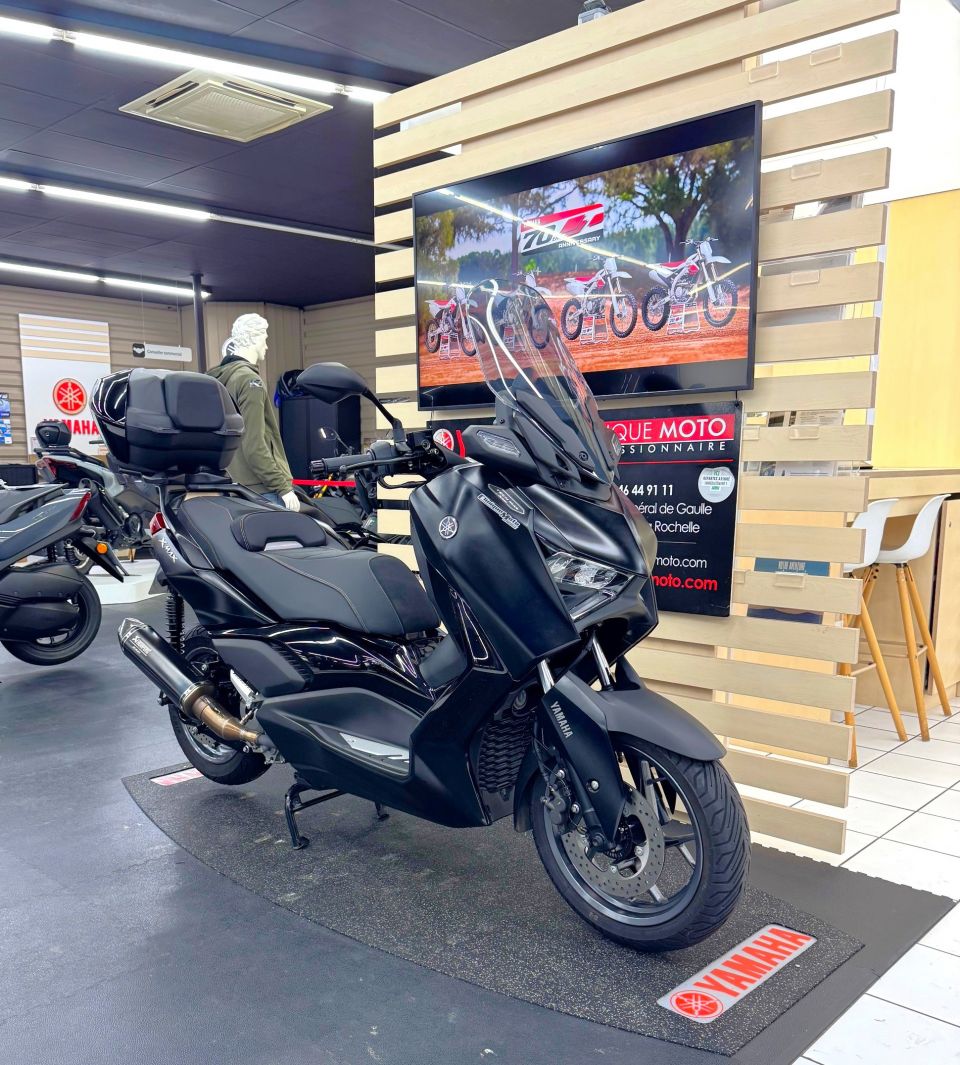 YAMAHA XMAX 300 Tech Max 1