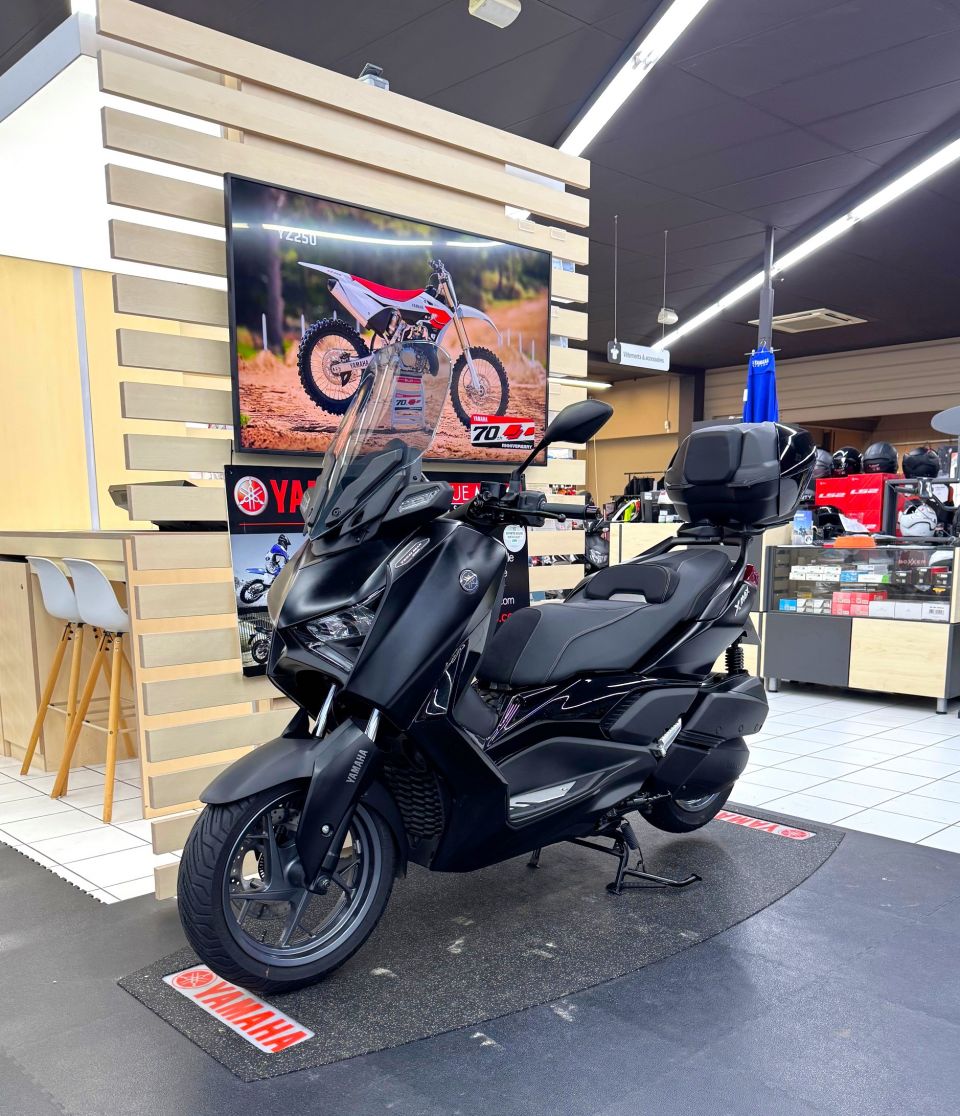 YAMAHA XMAX 300 Tech Max 3