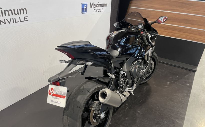 YAMAHA YZF 1000 R1 6