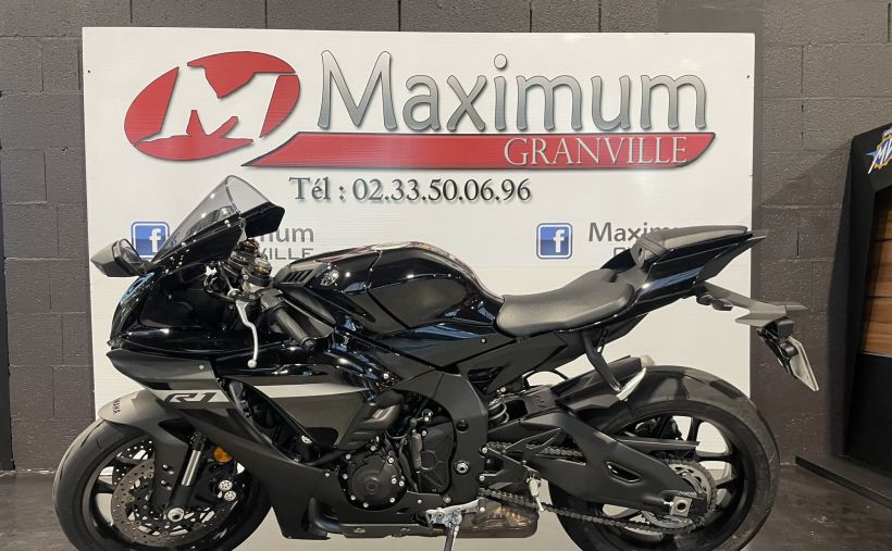 YAMAHA YZF 1000 R1 12