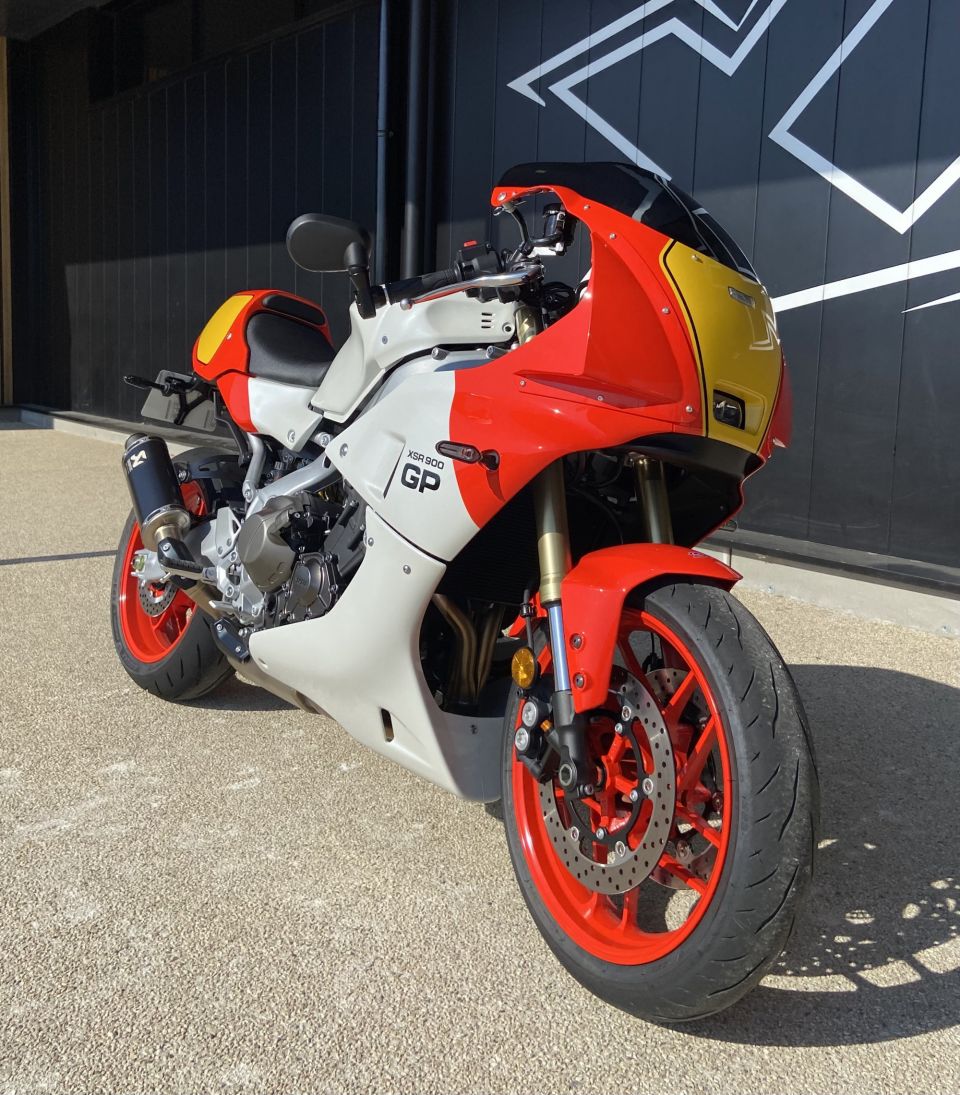 YAMAHA XSR 900 GP 1
