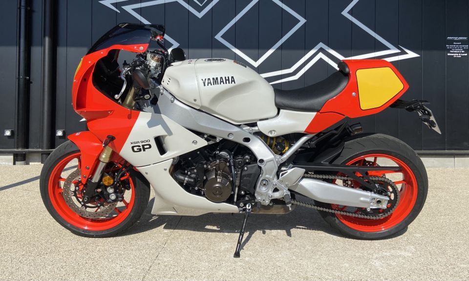 YAMAHA XSR 900 GP 2