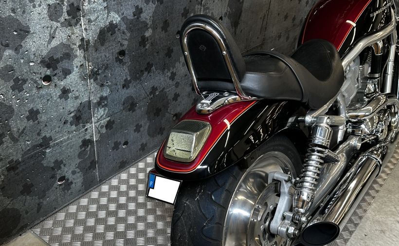HARLEY-DAVIDSON V-ROD 1130 2