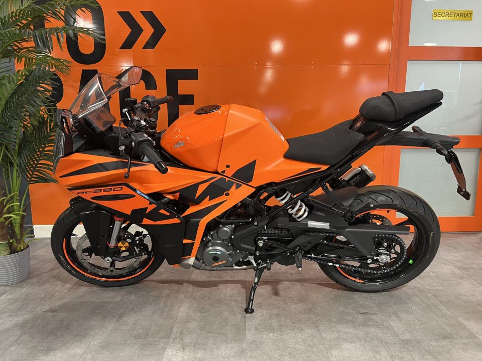 KTM RC 390 32