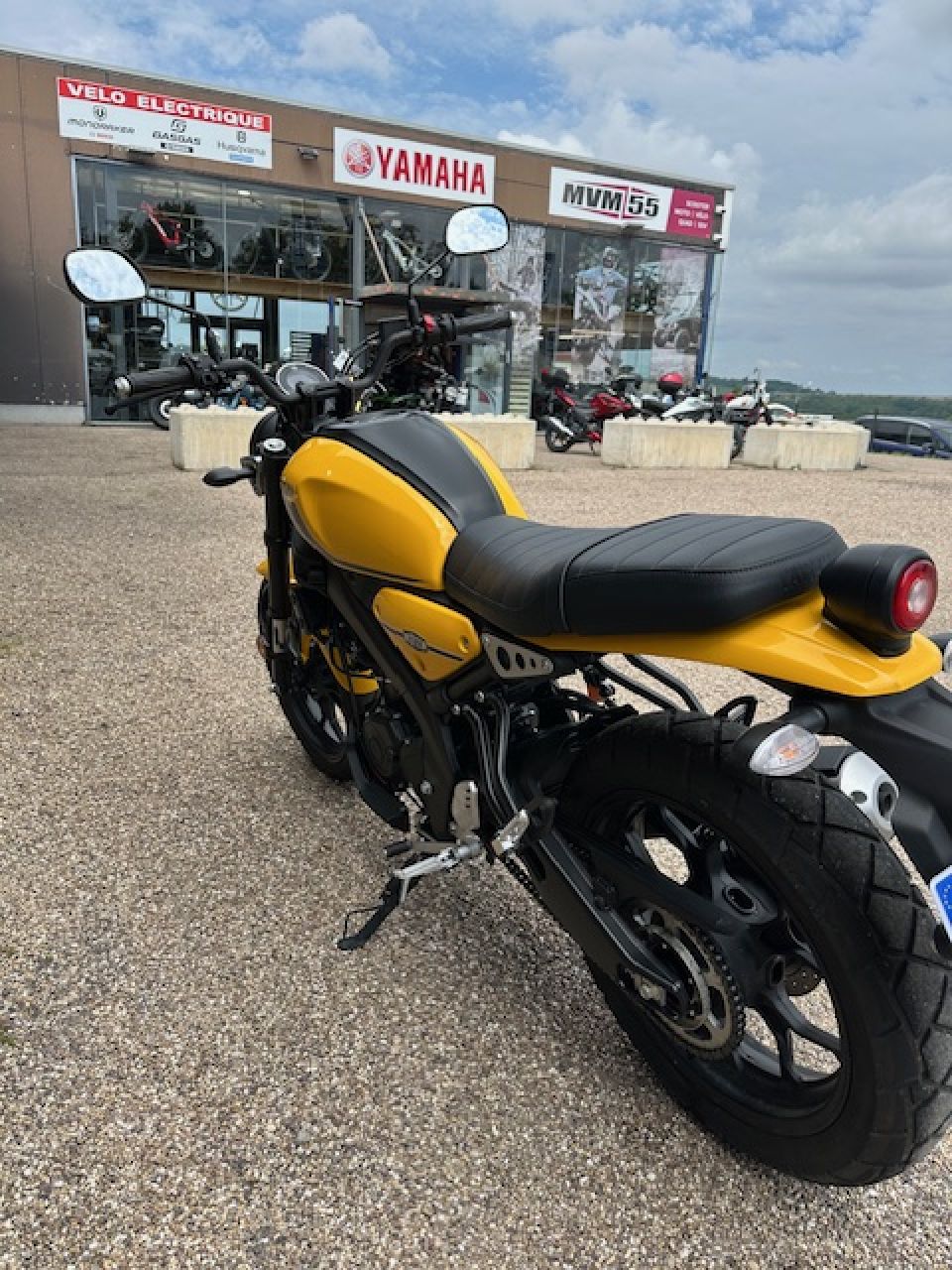 YAMAHA XSR 125 12