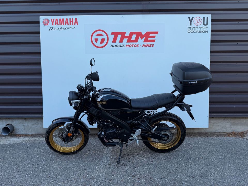 YAMAHA XSR 125 Legacy 4
