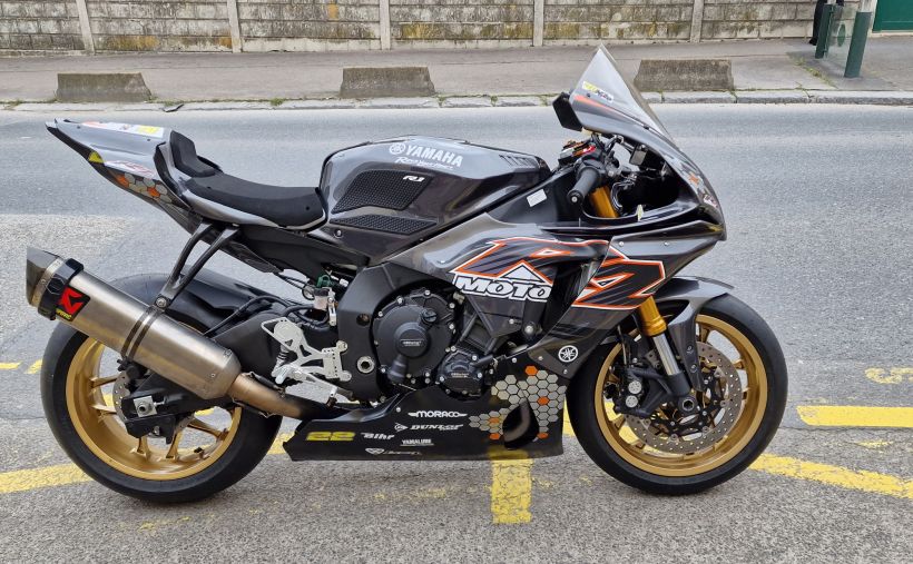 YAMAHA YZF 1000 R1 60TH 1